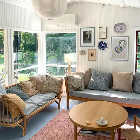 Colorful Summer House Near Nyrup Casa de Férias *